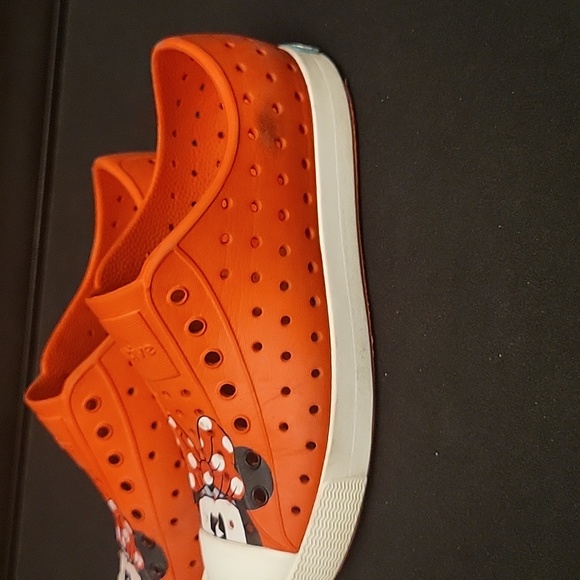 Native| Jefferson Slip on Disney Mini Mouse Shoe Size J2 - Picture 5 of 7